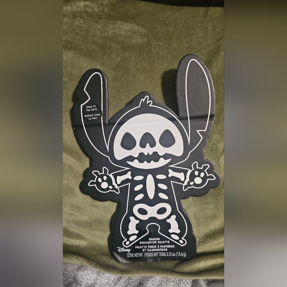 Disney Glow in the Dark Shadow Highlighter Palette
